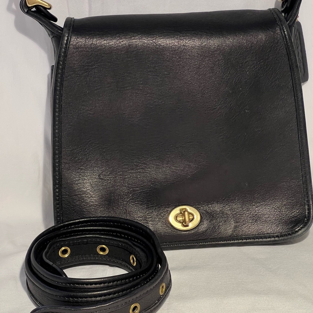 Vintage Coach Companion Flap & tag in excellent vintage condition